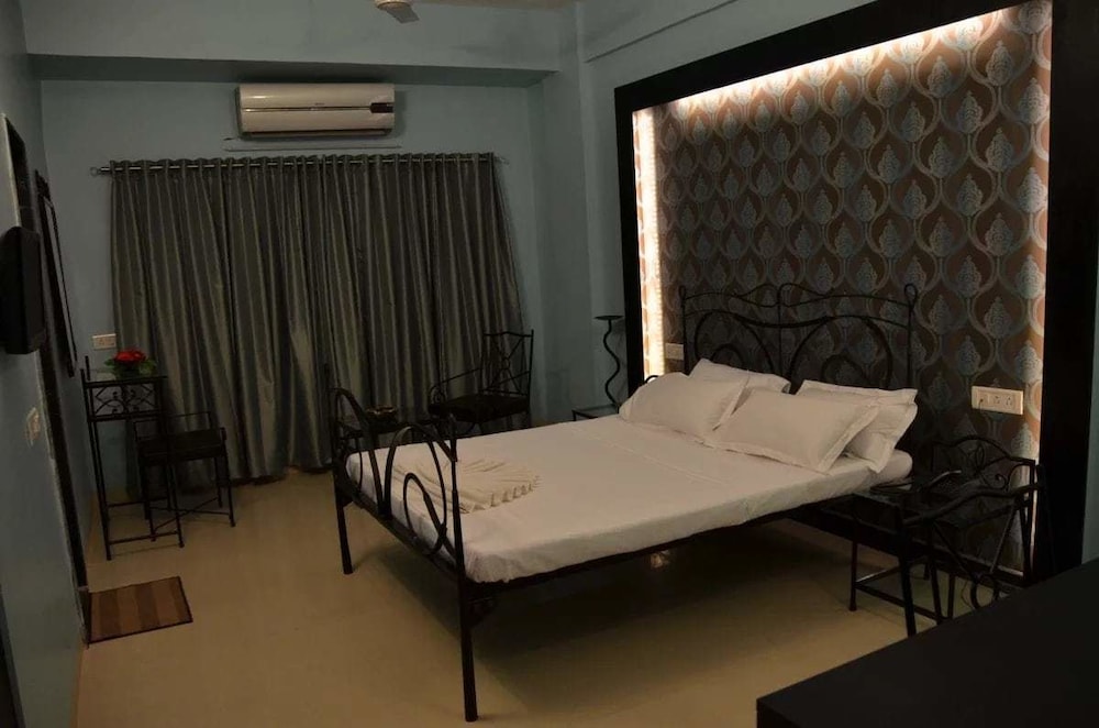 Deluxe Non Ac Room photo 1