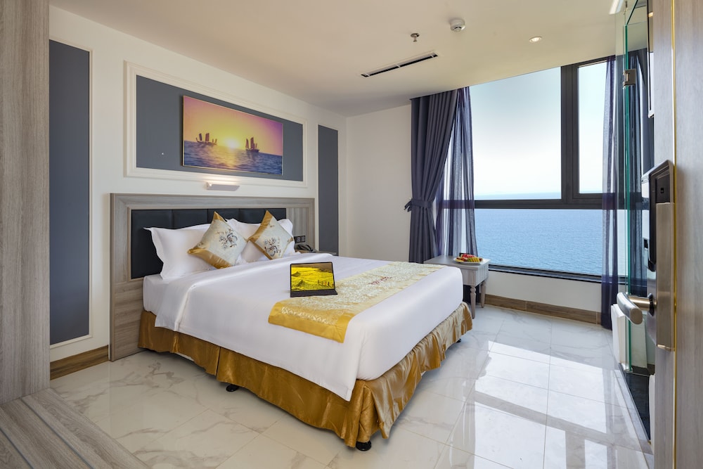 Deluxe Twin Room, City View - Photo 8