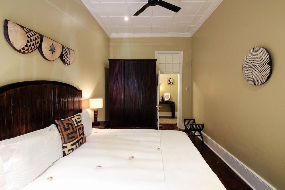 Buffalo King Size Room photo 2