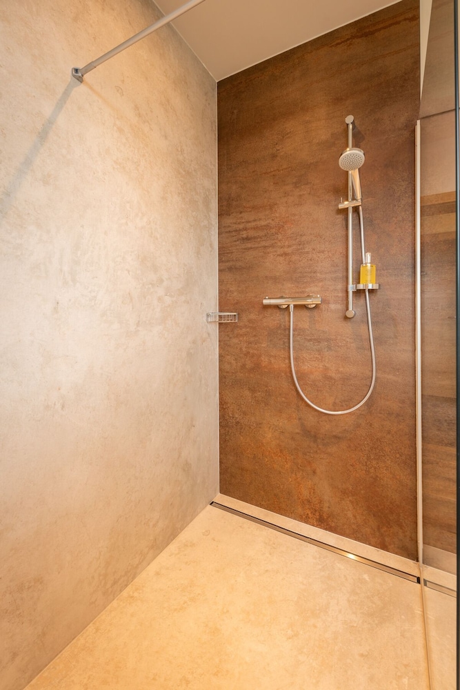 Family Room (208) photo 3