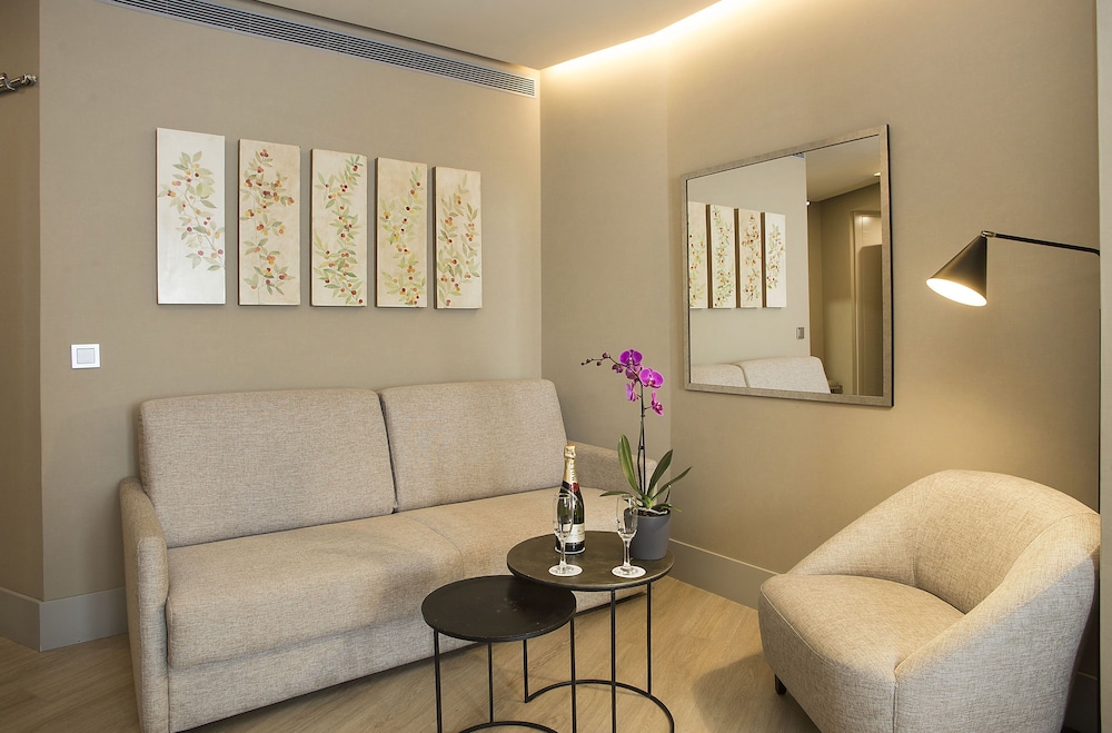 Junior Suite (Triple) - Photo 3