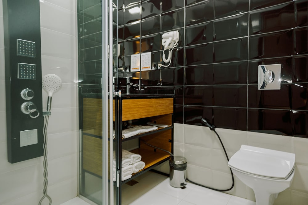 Standard Triple Room, Multiple Beds, Non Smoking, Balcony - Photo 2