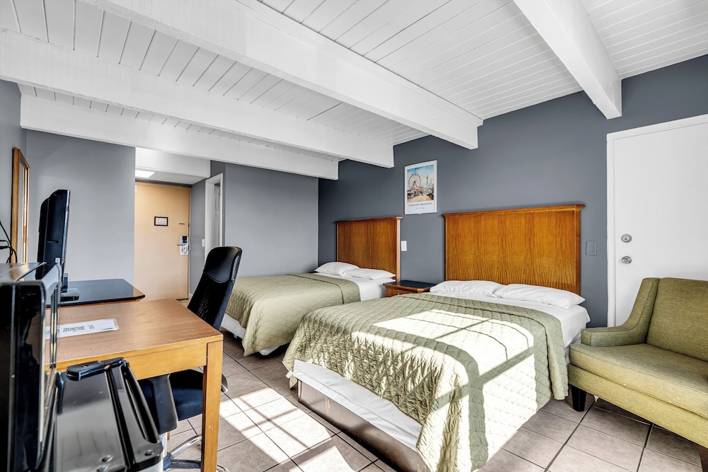 Streetside Room photo 3