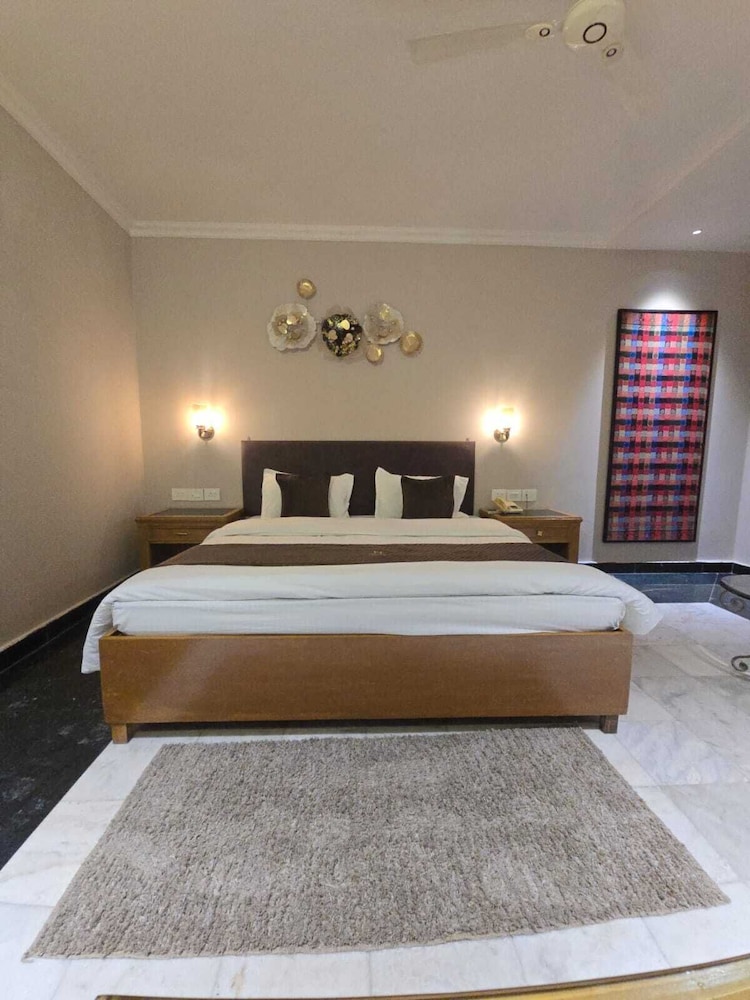 Day Use Room for 6 Hours strictly (12 PM - 6 PM)