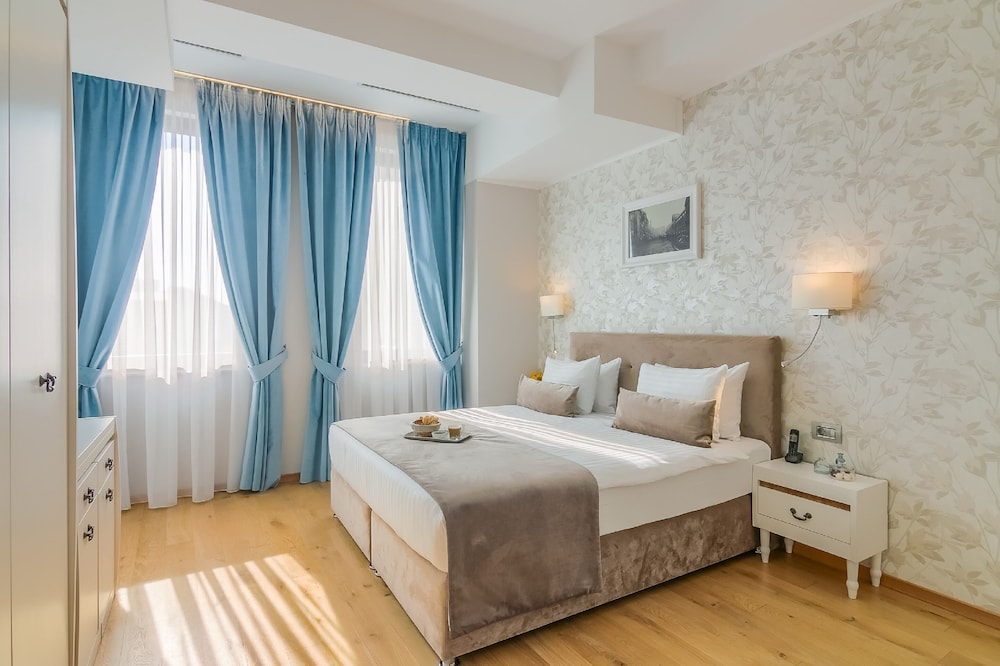 Deluxe Double Bed - Photo 5