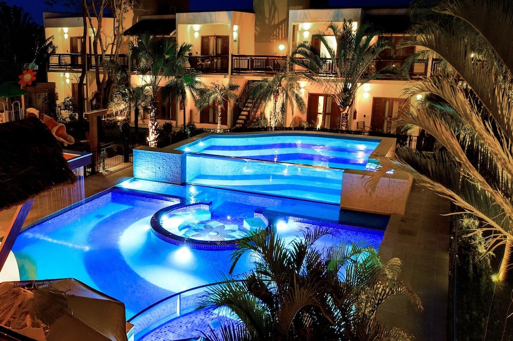 Excellence Apartment, Pool View