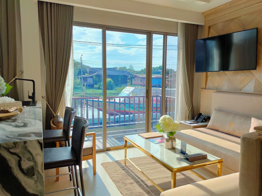 Canal Villa photo 2