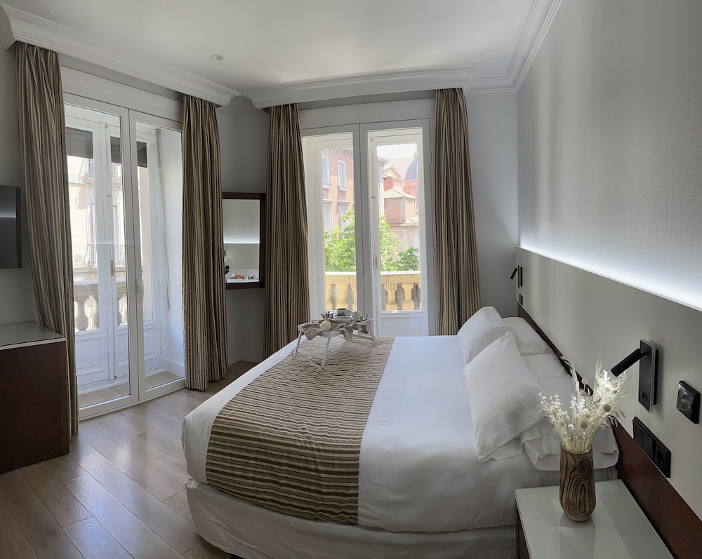 Double Room (con balcón y vistas) - Photo 1