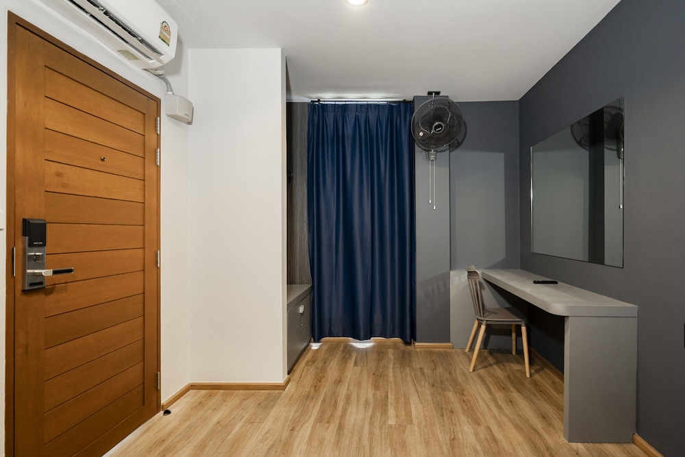 Standard Room With Shared Bathroom photo 2