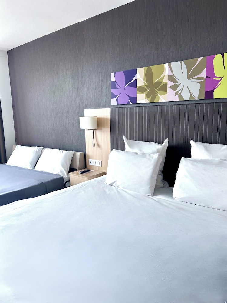Family Room, 1 King Bed with Sofa bed photo 1