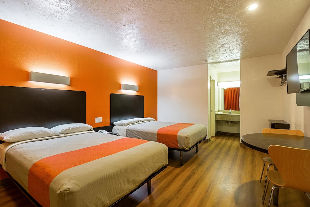 Standard Room, 2 Double Beds, Smoking, Refrigerator & Microwave photo 2