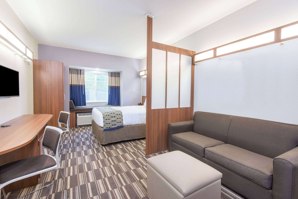 Suite, 1 Queen Bed, Accessible, Non Smoking