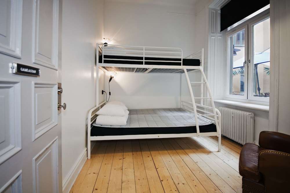 Twin Room, Shared Bathroom