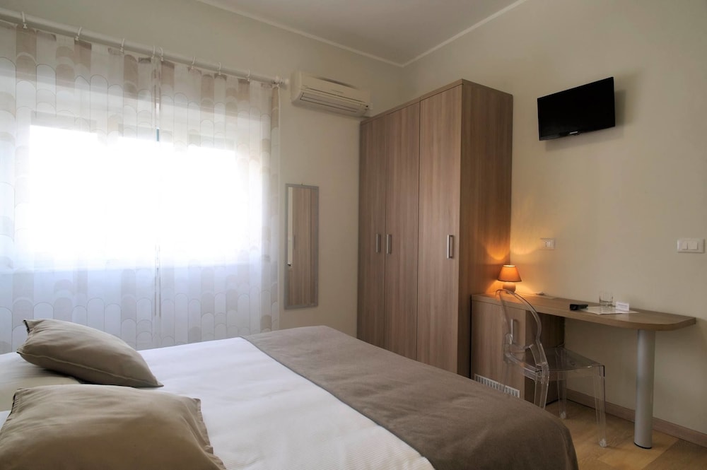 Double Or Twin Room photo 3