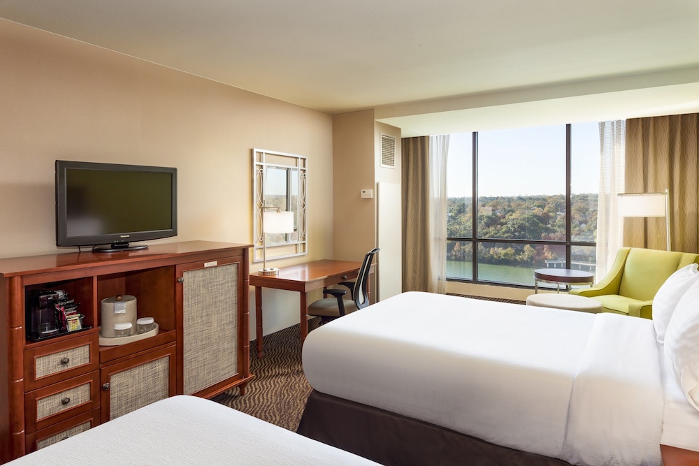 Standard Room, 2 Double Beds, Lake View - Photo 2