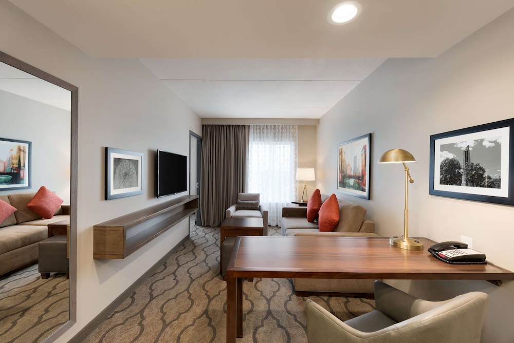 Premium Suite, 2 Queen Beds, Non Smoking (Hearing Accessible) photo 3