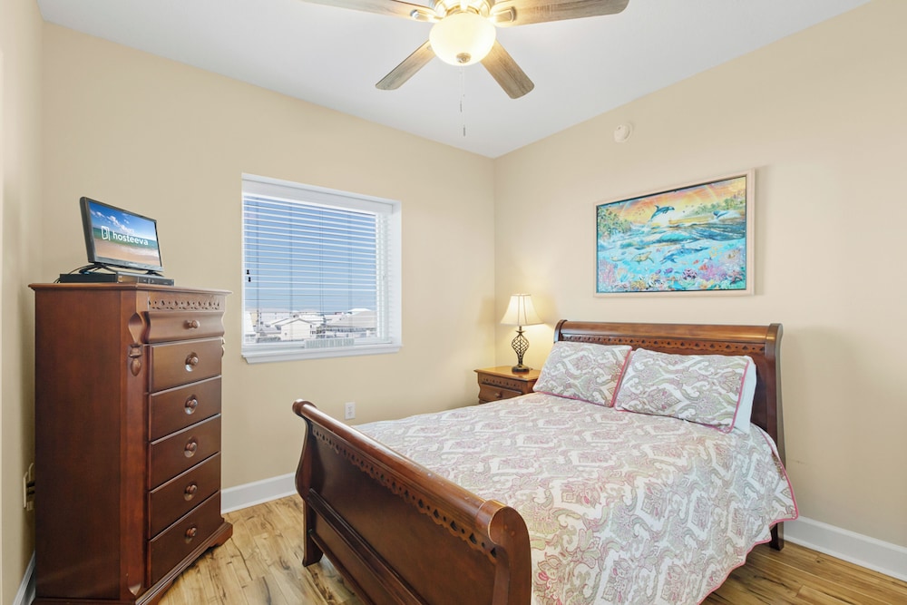 Executive Condo, 3 Bedrooms, Pool Access, Beach View photo 3