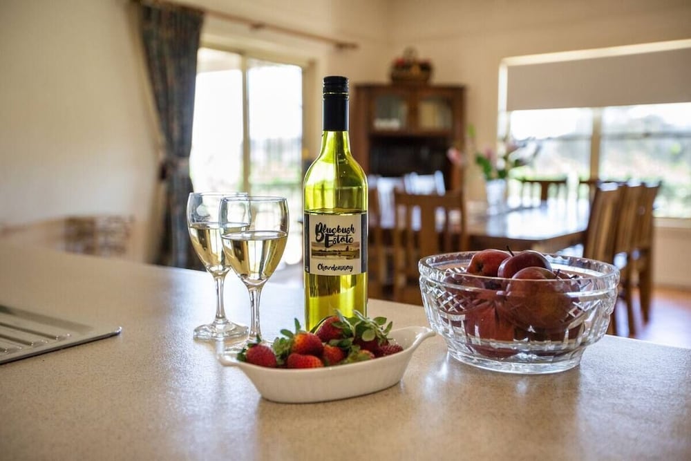Exclusive House, Multiple Bedrooms, Vineyard View photo 3