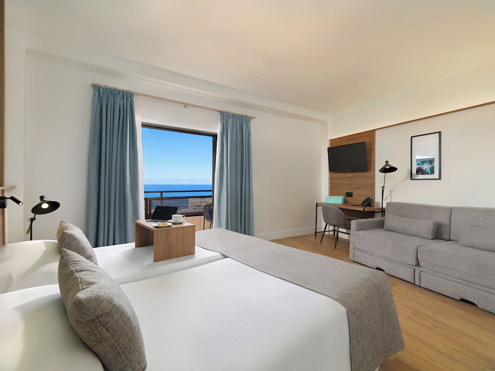 Junior Suite (2 adults + 1 child)