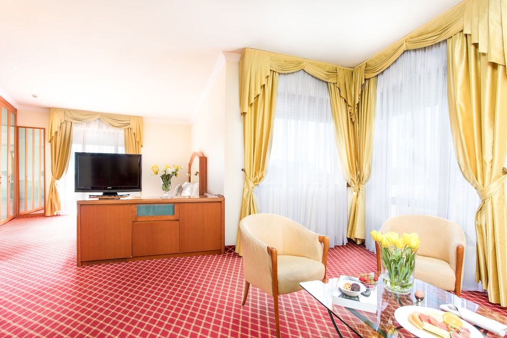 Junior Triple Room, Terrace - Photo 1