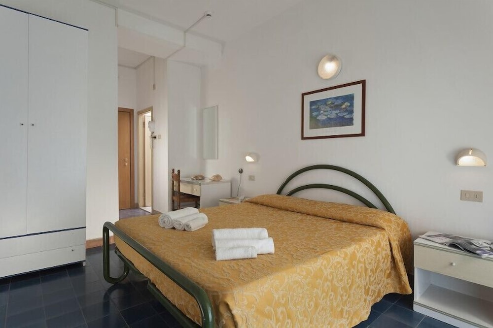 Basic Double Room, 1 Double Bed - Photo 1