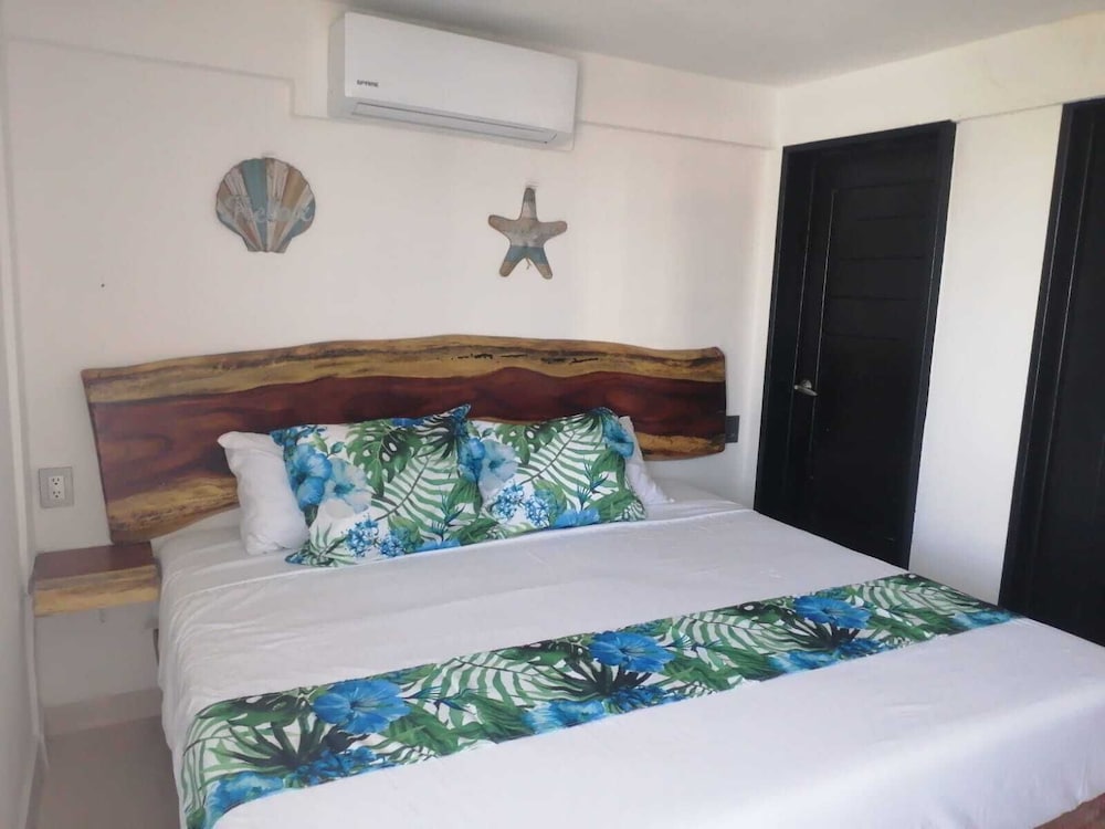 Comfort Room, Partial Sea View