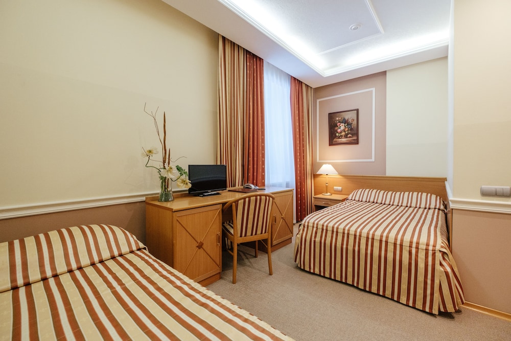 Standard Twin Room, Bathtub photo 1