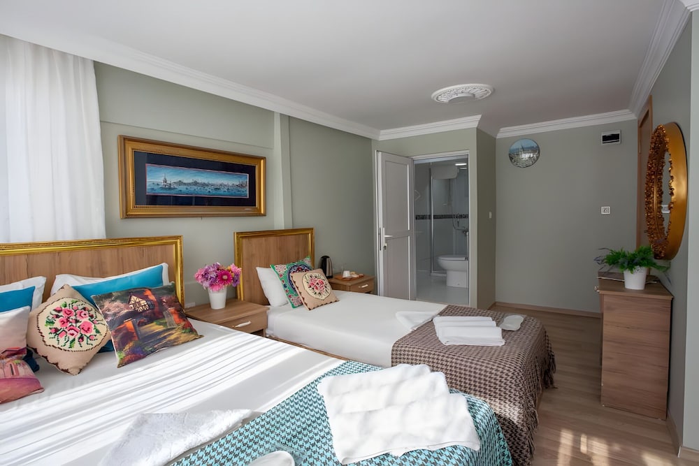 Deluxe Triple Room photo 3