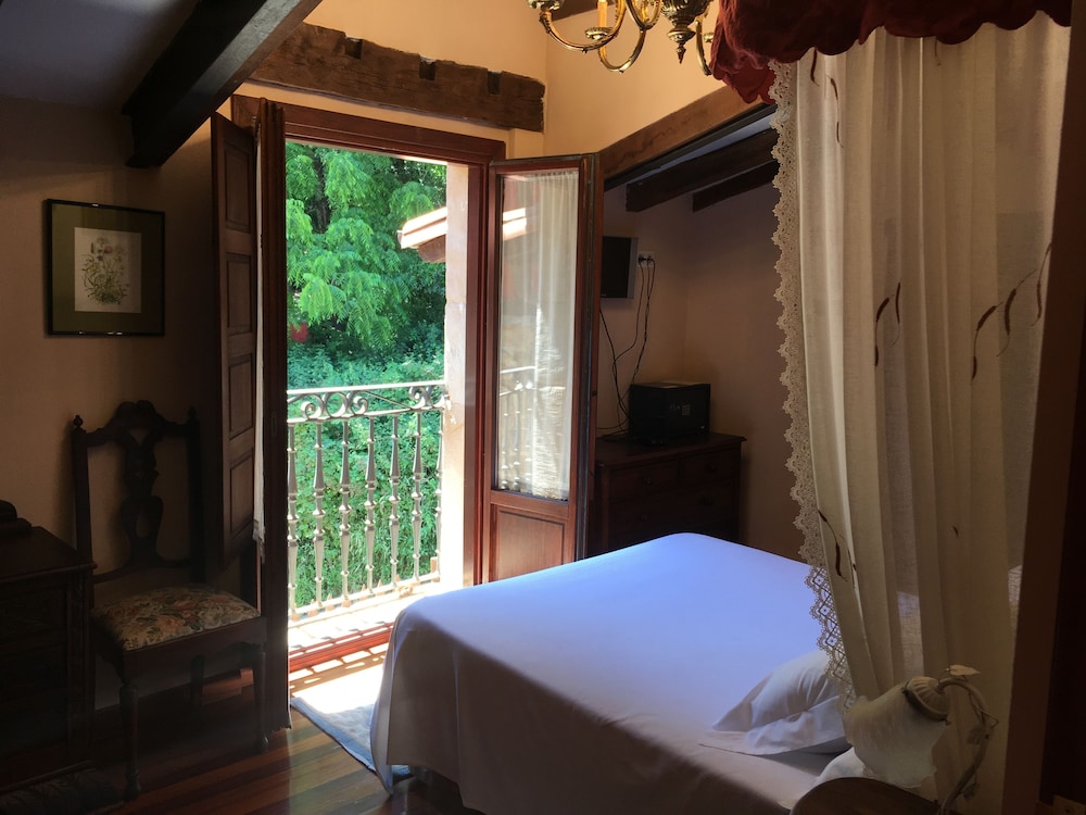 Classic Double Room, 1 Double Bed, Mountain View photo 3