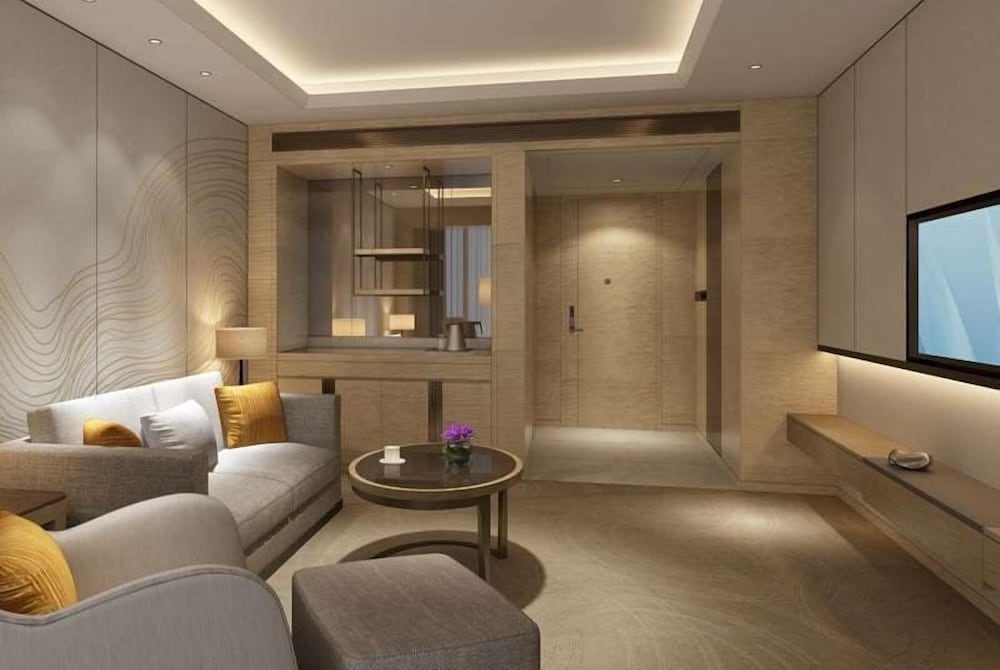 Deluxe Suite, 1 King Bed, Non Smoking, City View