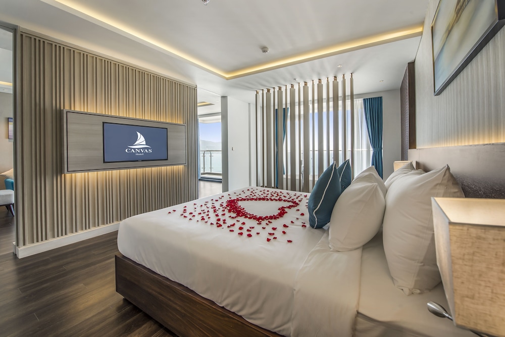 Canvas Suite - Photo 1