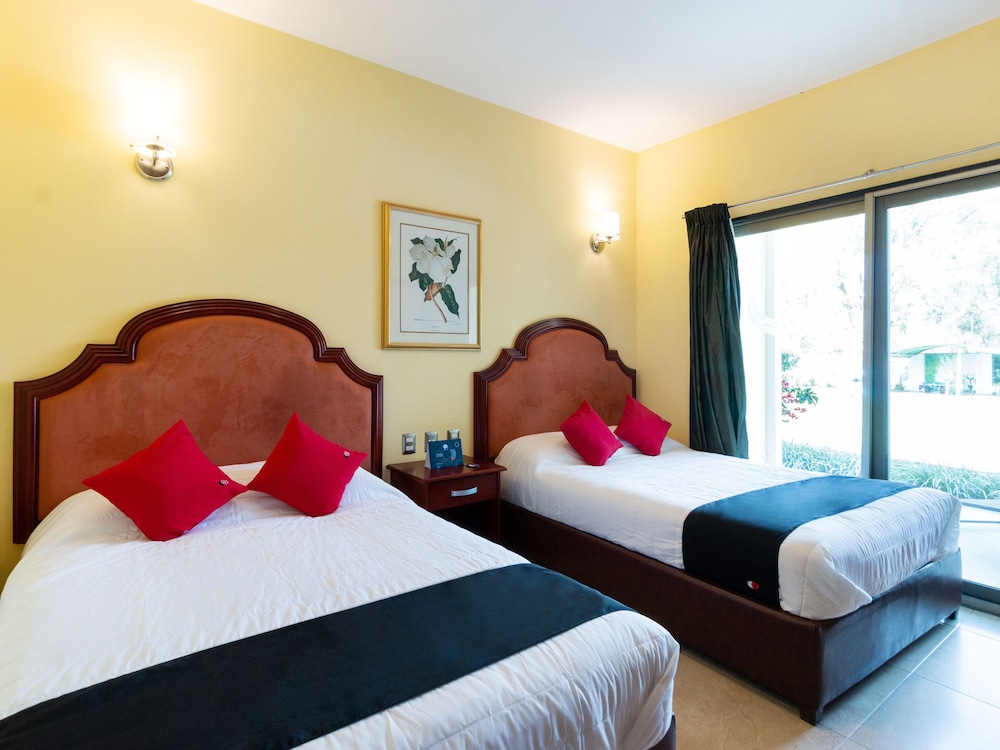 Standard Room, 2 Queen Beds photo 2