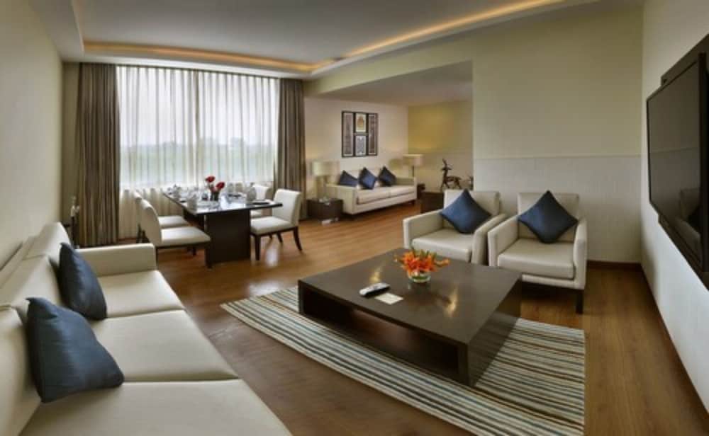 Executive Suite, 1 King Bed photo 3