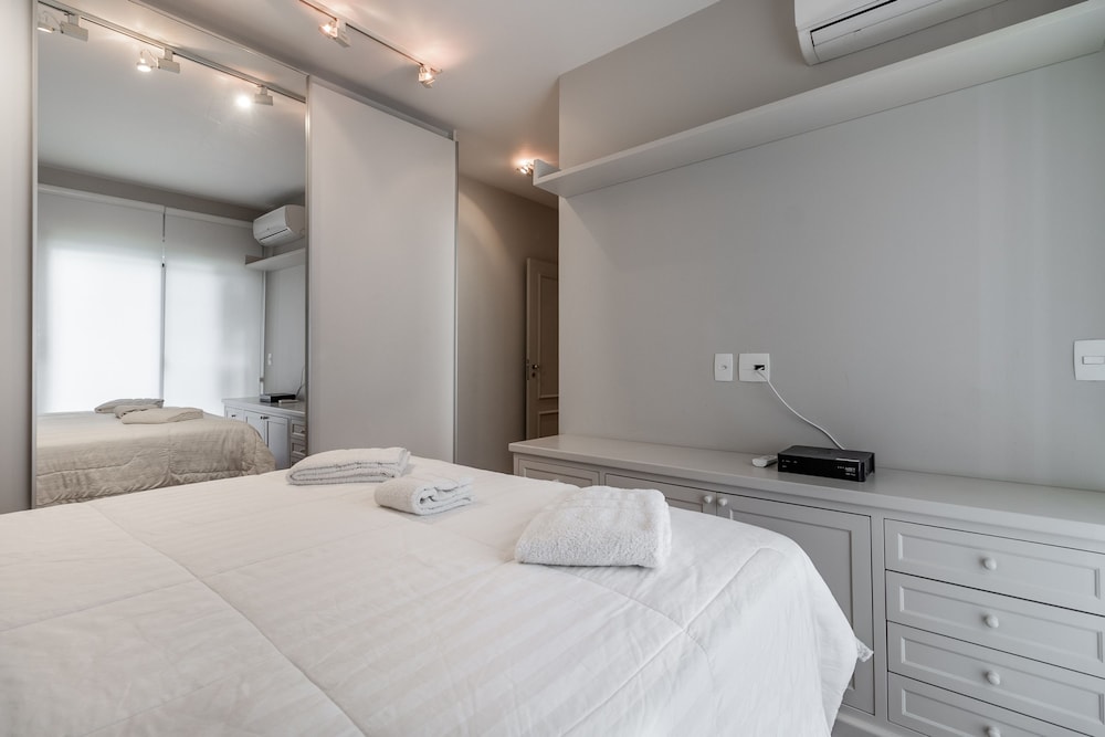 Presidential Suite, 1 King Bed (Dome View, Lounge Access) thumbnail 6