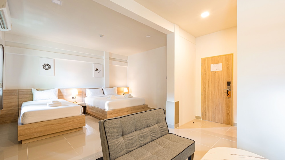 Deluxe Triple Room - Photo 8