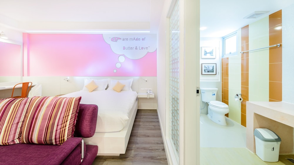 Suite With Balcony - Photo 3