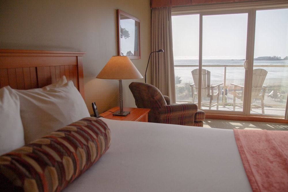 Deluxe Room, 1 King Bed, Beachside photo 3