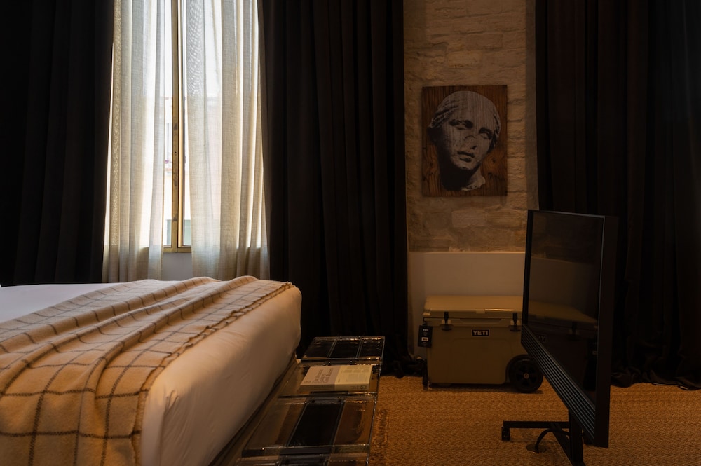 Postvenetian De Luxe