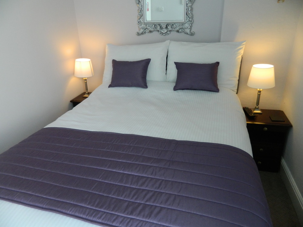 Economy Double Room, 1 Double Bed, Shared Bathroom photo 3