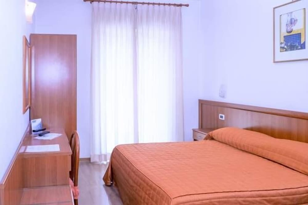 Economy Double Room photo 2