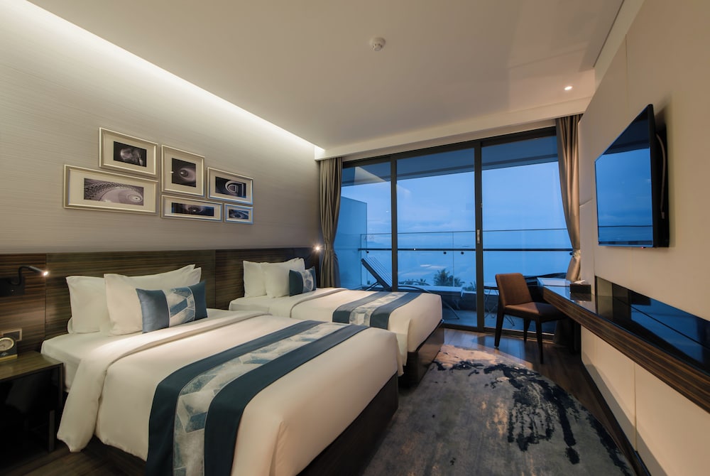 Adjoining Room Oceanview Balcony photo 2
