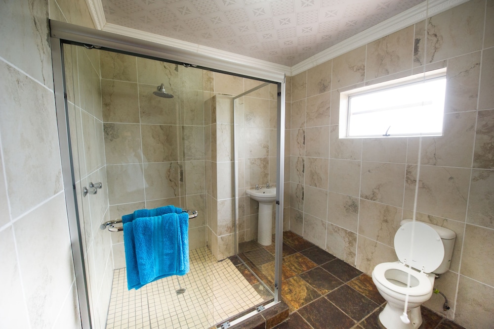 Queen En-Suite photo 2