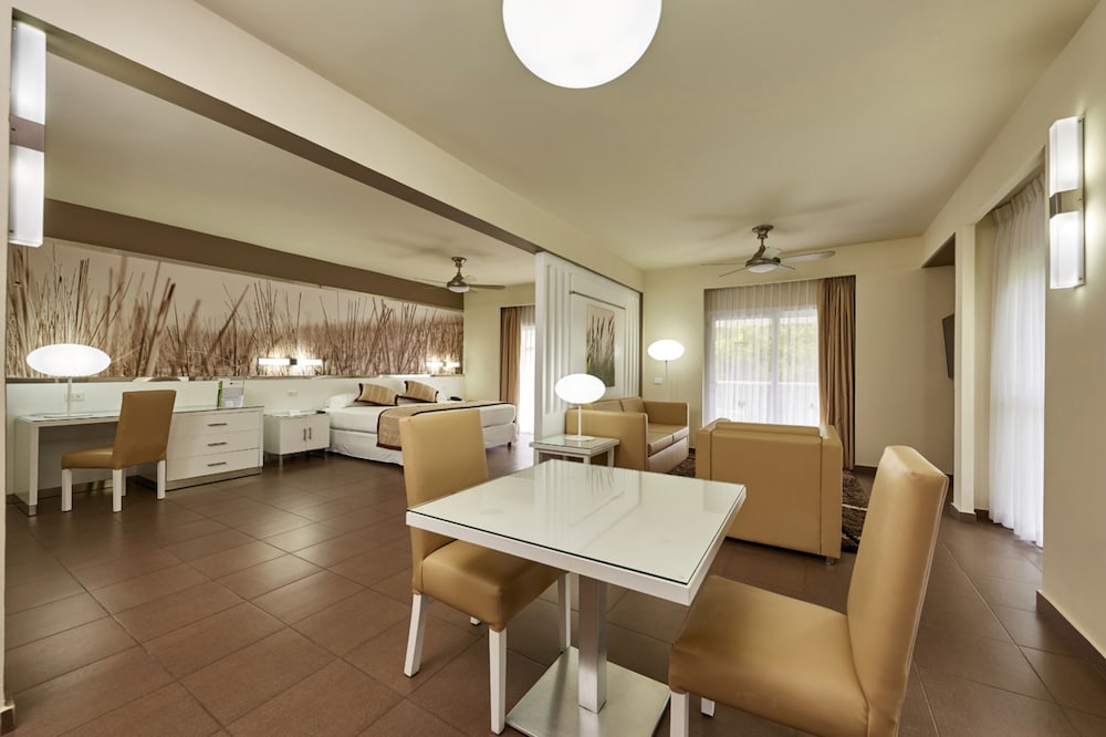 Suite (M) photo 2