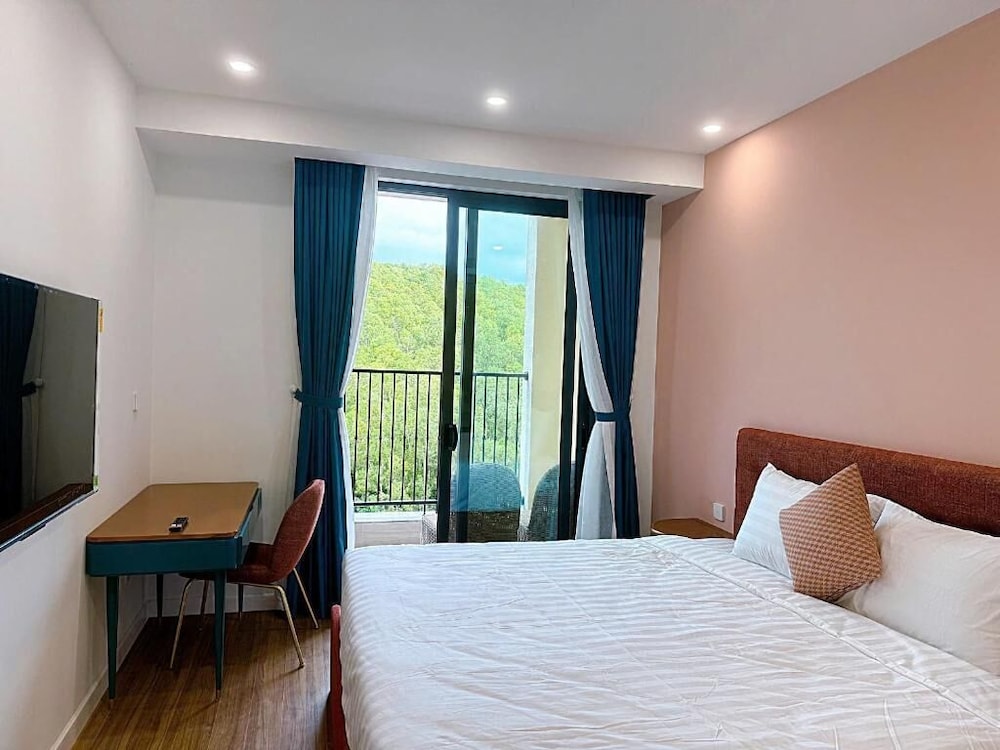 Deluxe Apartment, 1 King Bed, Non Smoking, Beach View