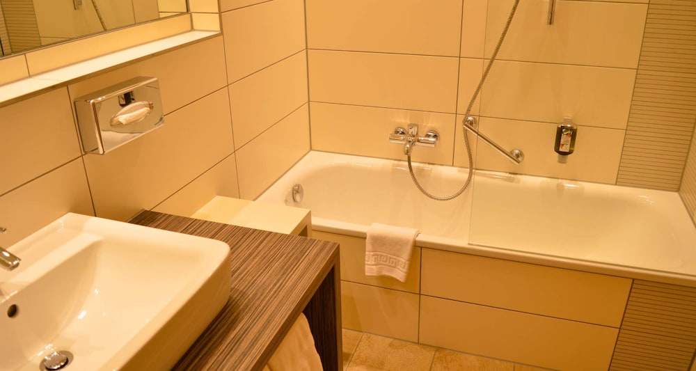 Standard Room, 1 Double Bed, Balcony - Photo 3