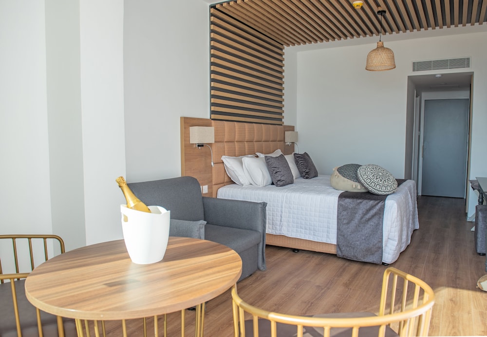 Studio Suite, Private Pool, Sea View photo 3