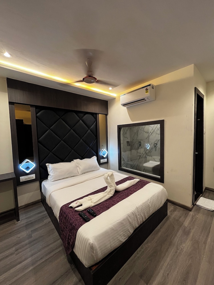 Deluxe Room - Photo 1