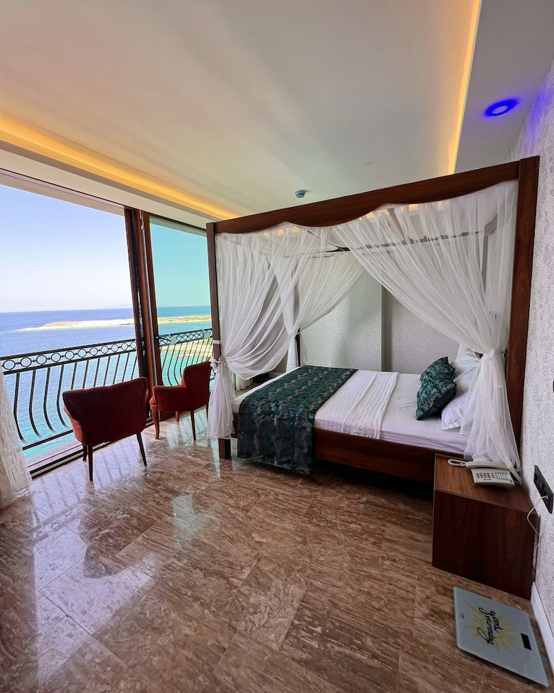 Executive Room, 1 Queen Bed, Sea View photo 1