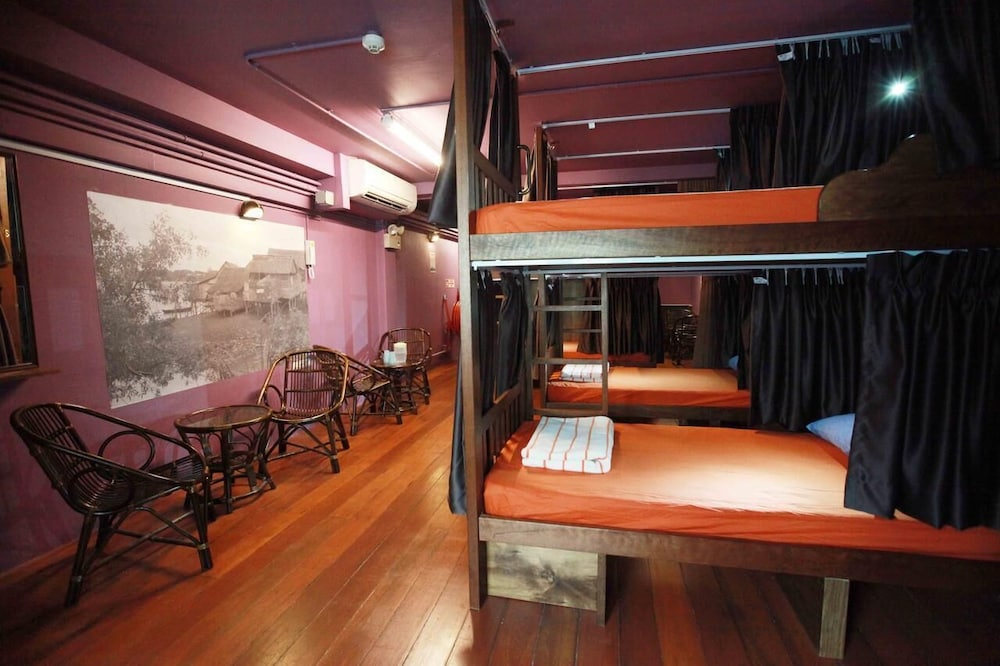 8-Bed Female Dormitory (No Windows) photo 3