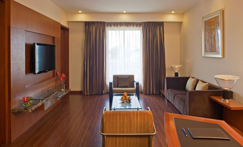 Suite, 1 Bedroom - Photo 2